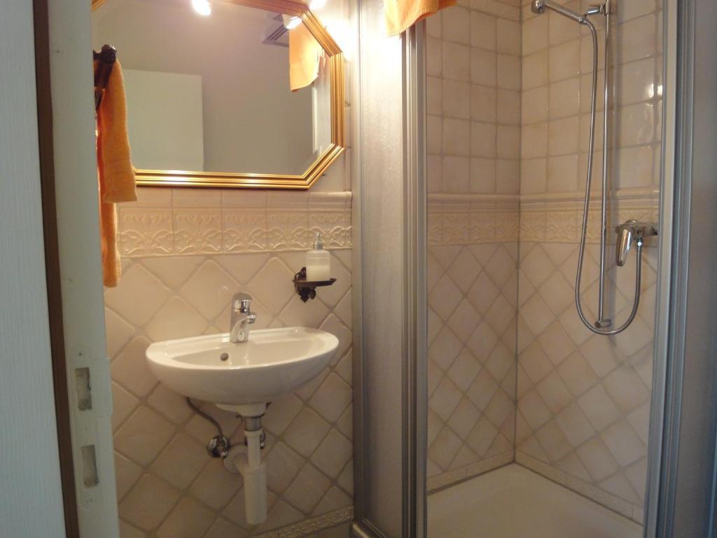 3 Camere Basel Cameră foto